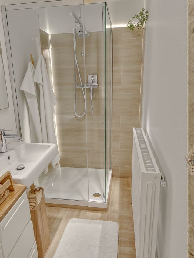 Badezimmer nachher — KI renoviert warm